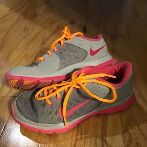 nike tennis shoes
